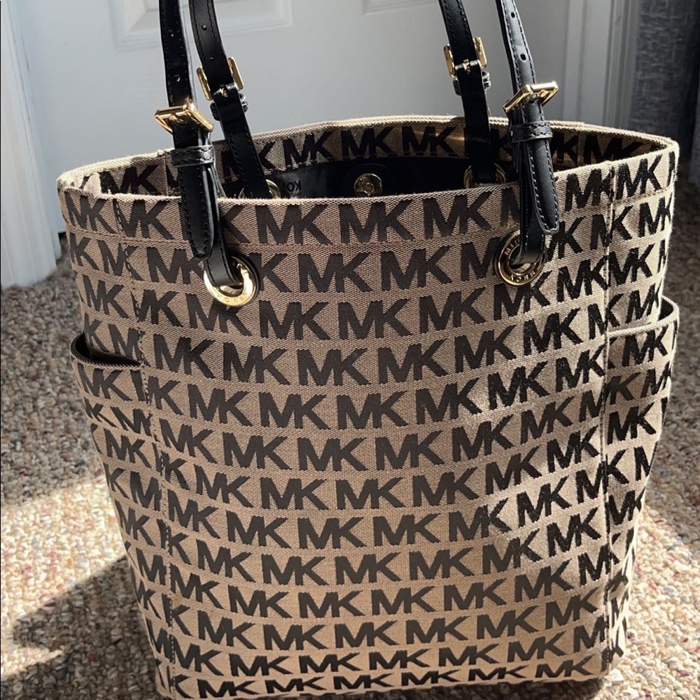 SOLD - MICHAEL KORS